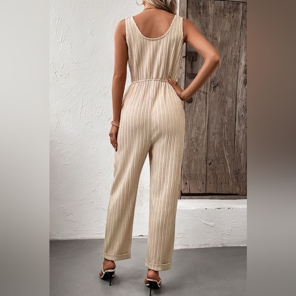 Sleeveless Jumpsuit with Pockets - Picture 2 of 5